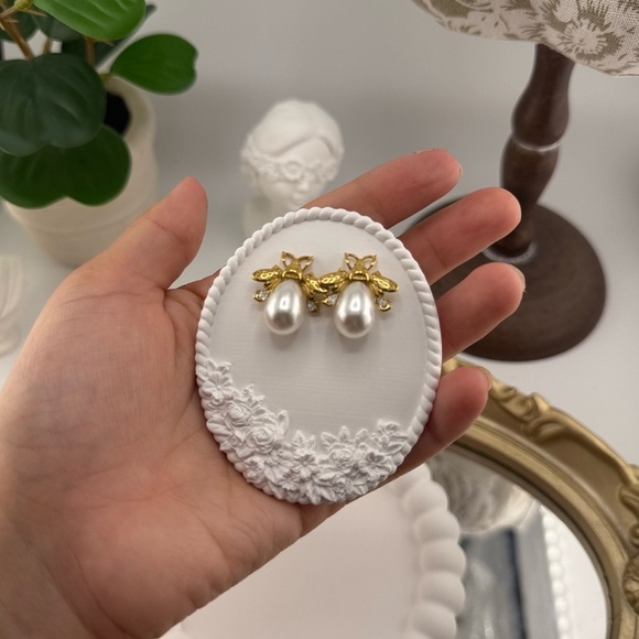 Elegant Gold Bee Earrings with Imitation Pearl Drop - Picture 7 of 8